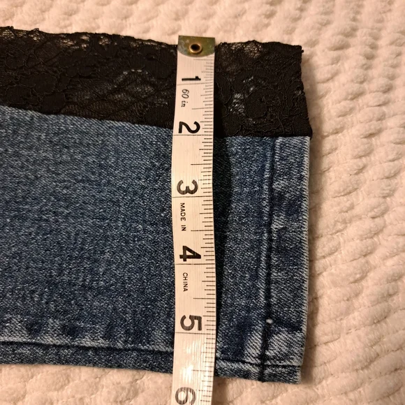 Venus Bum Lifter Jeans - Picture 10 of 10